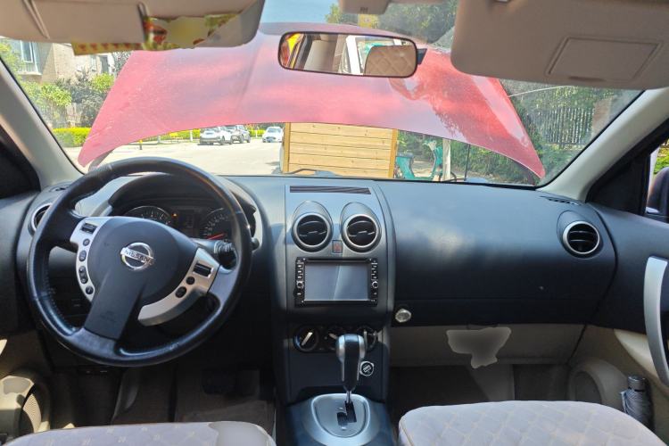 Used Nissan Qashqai 2012 2.0 XL Fire CVT 2WD Center Console