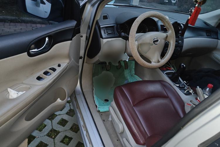 Used Nissan Tiida 2011 1.6L Manual Comfort Edition