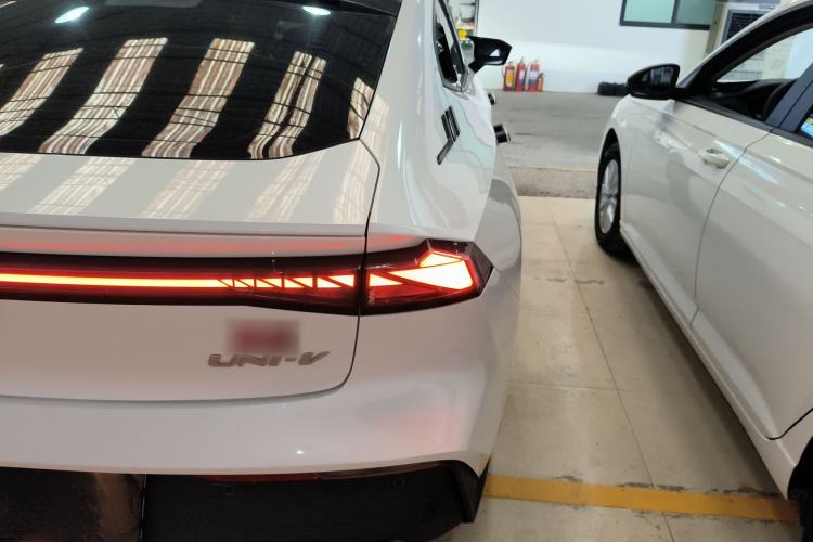 Used CHANGAN UNI-V 2022 1.5T Prestige Version Right Rear Taillight