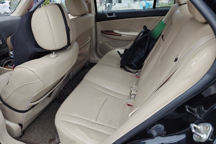 Used BYD G6 2013 2.0L Manual Luxury Version
