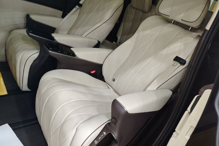 Used Denza D9 2024 DM-i 980 Four-Wheel Drive Flagship Model