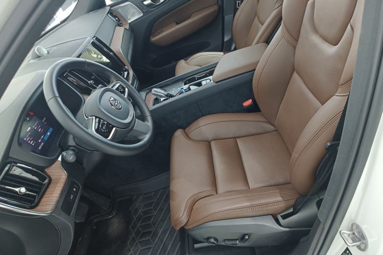 Used Volvo XC60 New Energy 2025 Plug-in Hybrid Long-Range All-Wheel Drive Smart Luxury Edition Left Front Seat