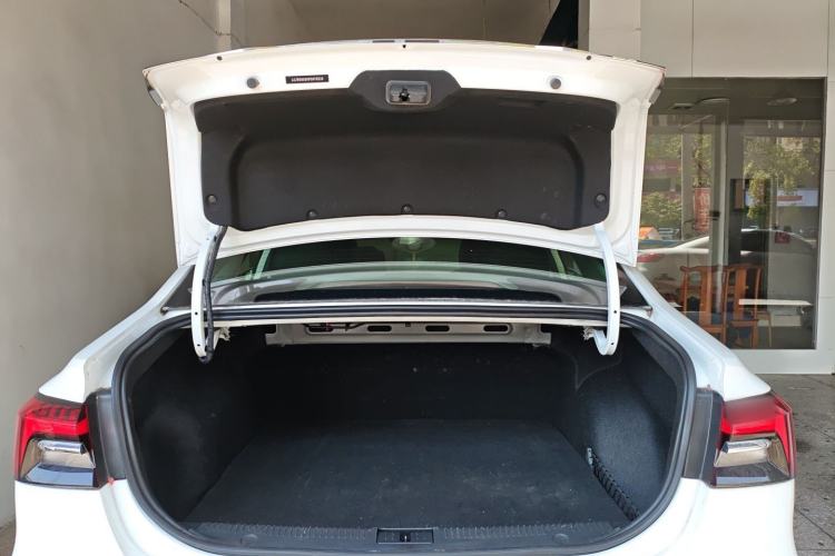 Used Roewe i6 MAX New Energy 2023 EV 420 Skyroof Special Edition Trunk