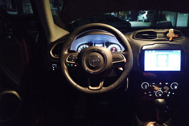 Used Jeep Renegade 2018 Connected Large Screen Version 180T Automatic High-Energy Edition Steering Wheel