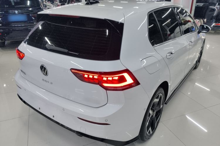 Used Volkswagen Golf 2025 300TSI R-Line Rear Right 45 Deg