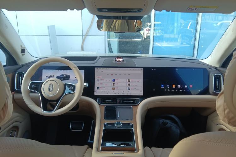 Used Hima AITO M9 2025 Extended-Range Ultra Version 52 kWh 6-Seater Center Console