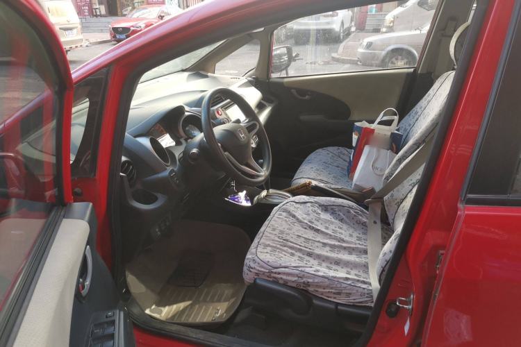 Used Honda Fit 2011 1.3L automatic comfort version
