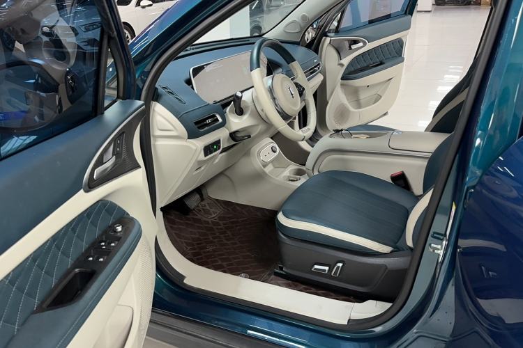 Used ORA Good Cat 2023 401 km Standard Range Luxury Version Lithium Iron Phosphate
