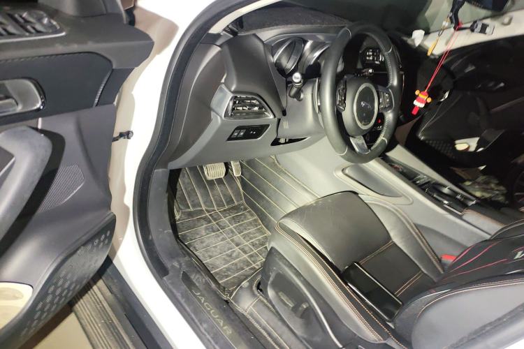 Used Jaguar F-PACE 2016 2.0T Two-Wheel Drive Urban Luxury Edition