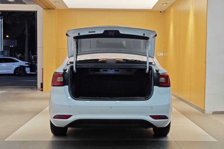 Used Roewe i5 2020 1.5L Automatic 4G Connect Luxury Flagship Edition Trunk