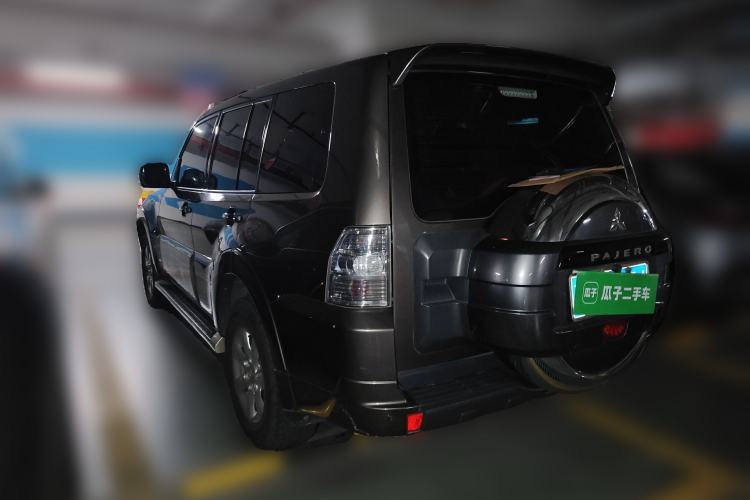 Used Mitsubishi Pajero 2015 3.0L Automatic Luxury Version China IV Standard