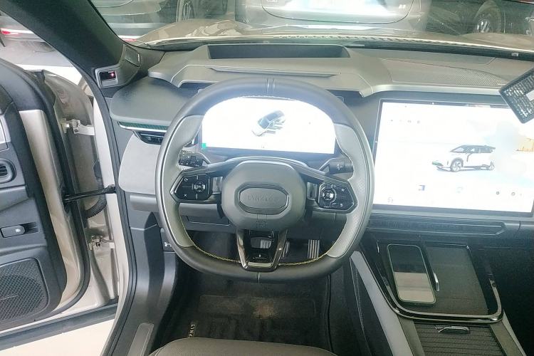 Used Lynk & Co 08 EM-P 2023 120km Long-Range Halo