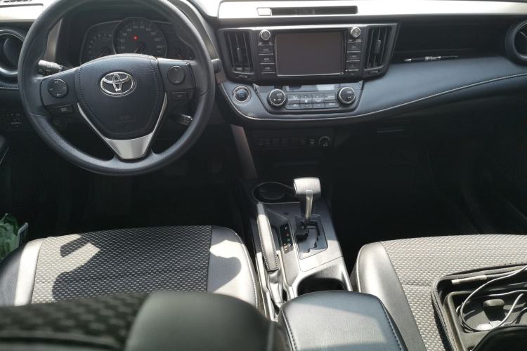 Used Toyota RAV4 2019 2.0L CVT Two-Wheel Drive Luxury Version China VI Standard Center Console