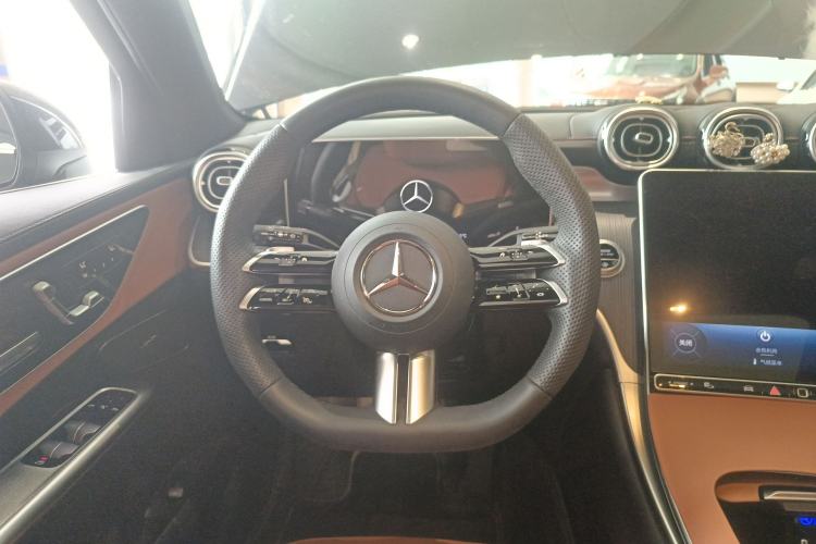 Used Mercedes-Benz GLC 2024 Facelifted GLC 260 L 4MATIC Luxury Version 5 Seats