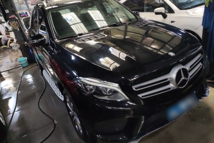 Used Mercedes-Benz GLE 2017 GLE 320 4MATIC Dynamic Model Front Right 45 Deg