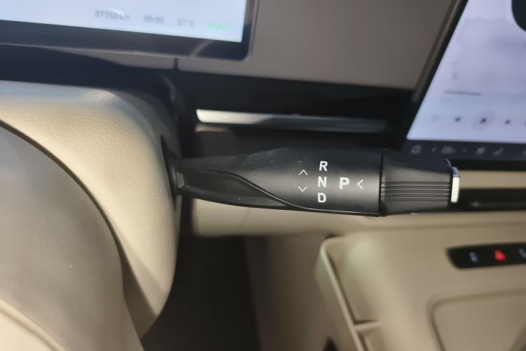 Used VOYAH Dream 2025 PHEV Four-Wheel Drive Prestige Kunpeng Edition