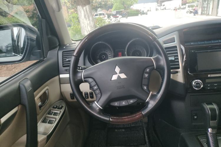 Used Mitsubishi Pajero  Steering Wheel