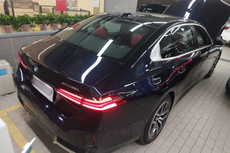 Used BMW i5 2025 eDrive 35L M Sport Package
