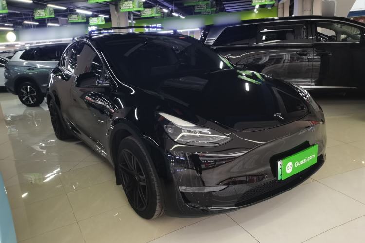 Used Tesla Model Y 2023 Long-Range All-Wheel-Drive Version Front Right 45 Deg