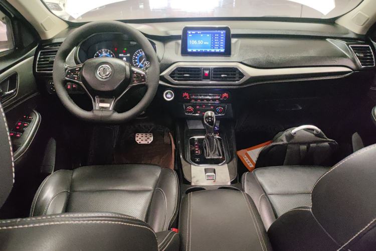 Used Dongfeng Fengon S560 2018 1.8L CVT Urban Model 5 Seats Center Console