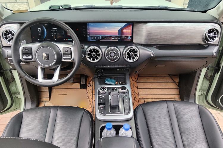 Used Tank 300 2023 City Edition 2.0T—Stylish as Ever Center Console