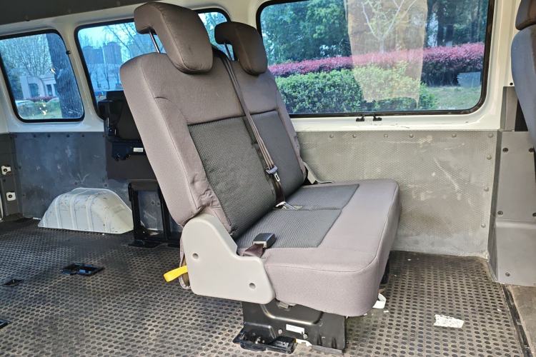 Used JMC Transit 2019 2.8T Commercial Version Long Wheelbase Mid-Roof 6-Seater Rear Single Tire China VI Emission Standard – JX493
