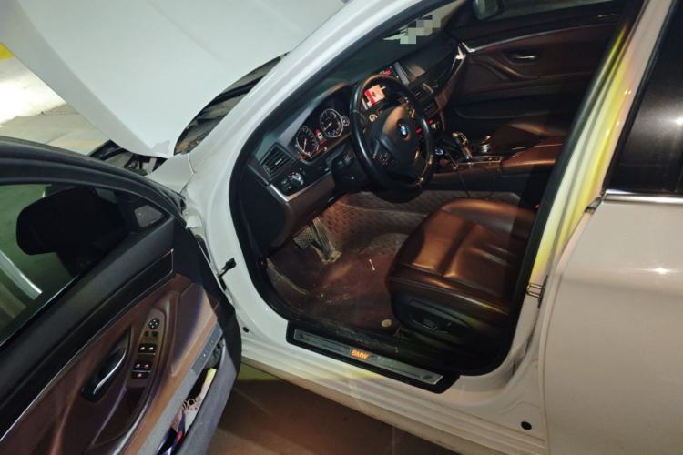 Used BMW 5 Series 2017 525Li Luxury Design Package Interior 3