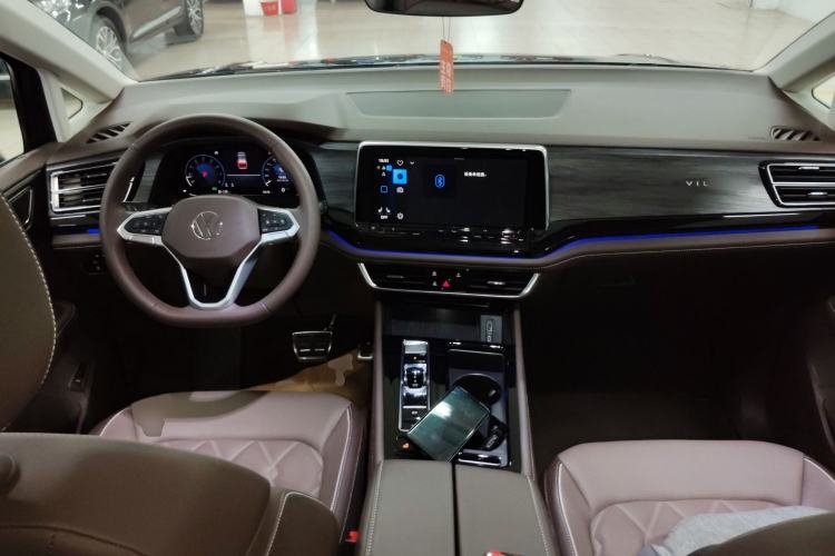 Used Volkswagen Viloran 2024 380TSI Premium Edition
