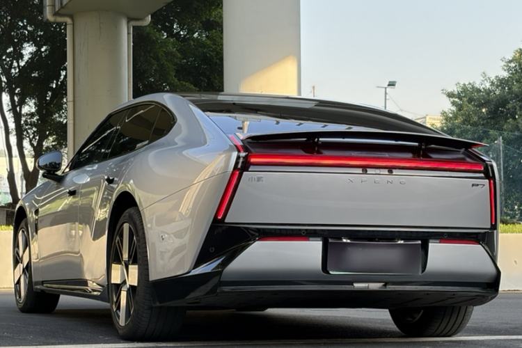 Used XPeng P7 2025 Model—750 All-Wheel-Drive High-Performance Ultra
