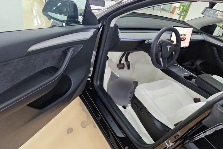 Used Tesla Model Y 2023 Long-Range All-Wheel-Drive Version Driver Seat