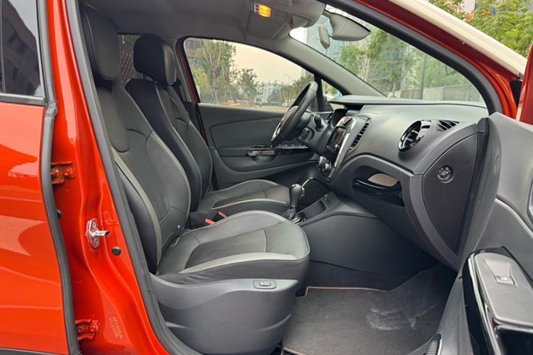 Used Renault Captur 2015 1.2T Automatic Luxury First Edition
