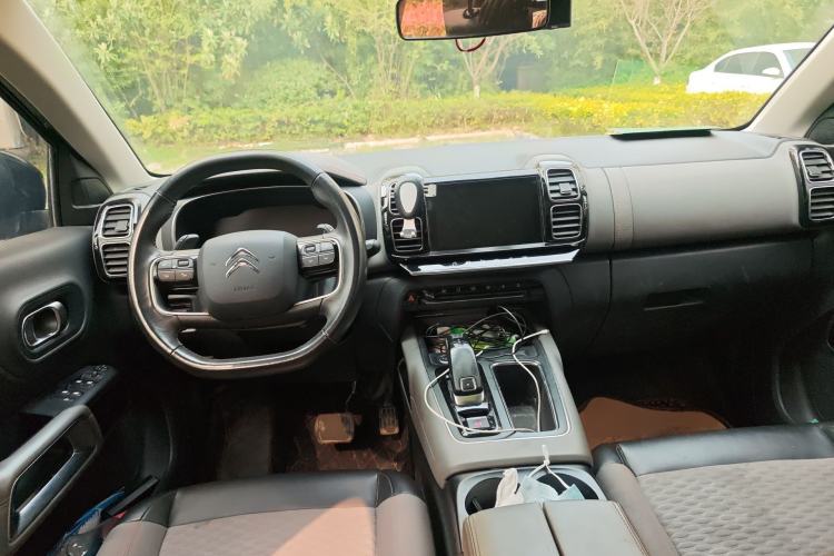 Used Citroen C5 AIRCROSS 2017 380THP Fashion Edition Center Console