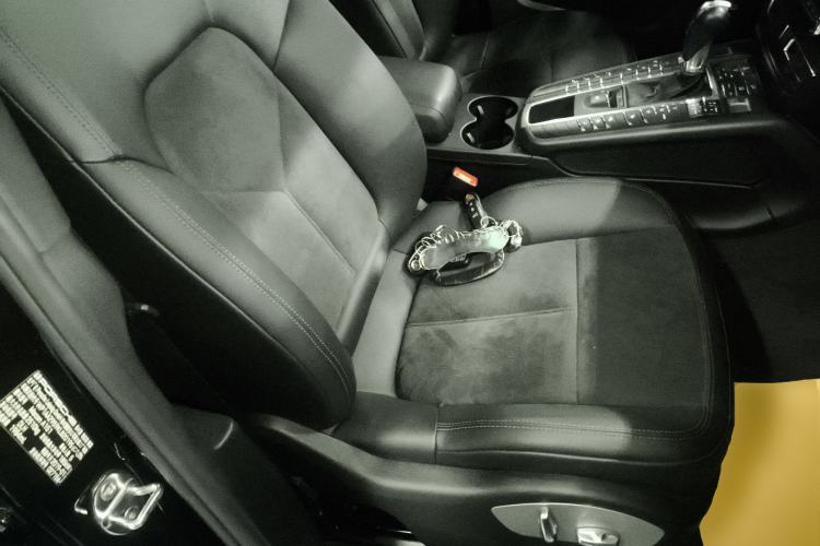 Used Porsche Macan 2018 Macan 2.0T Right Front Seat