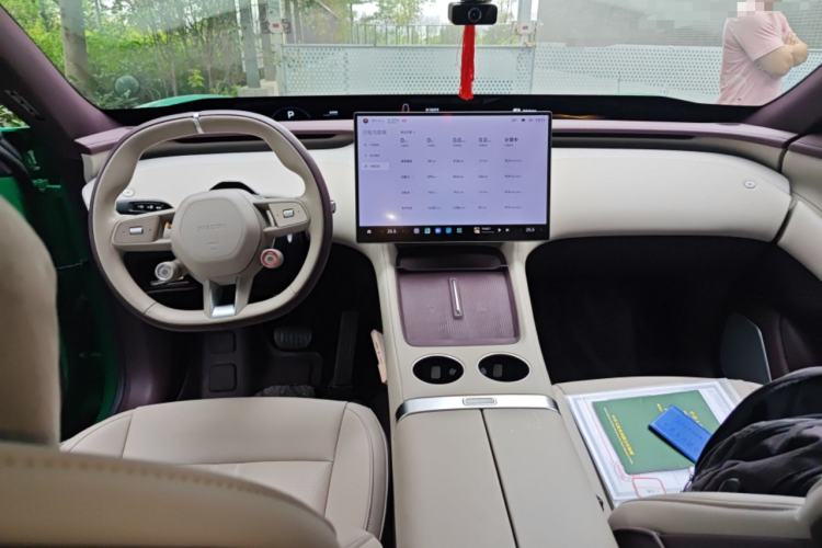 Used Xiaomi Auto YU7 2025 Ultra-Long Range Rear-Wheel Drive Version Center Console