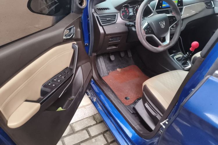 Used Baojun 310W 2017 1.5L Manual Fashion Model China V