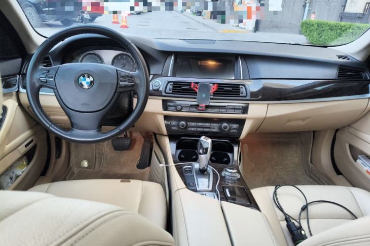 Used BMW 5 Series 2013 525Li Leading Model
