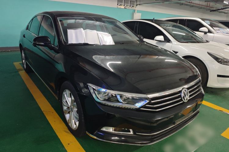 Used Volkswagen Magotan 2019 330TSI DSG Luxury Version China VI Standard Front Right 45 Deg