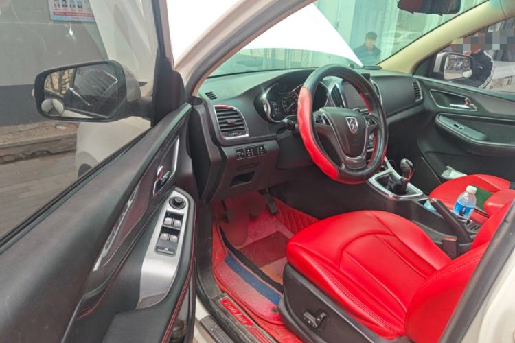 Used Baojun 560 2015 1.8L manual luxury version
