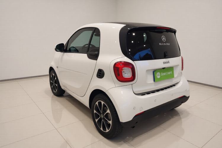 Used smart fortwo 2015 1.0L 52 kW hardtop Dynamic version

