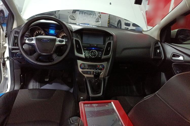 Used Ford Focus 2012 Hatchback 1.6L Manual Fashion Edition Center Console