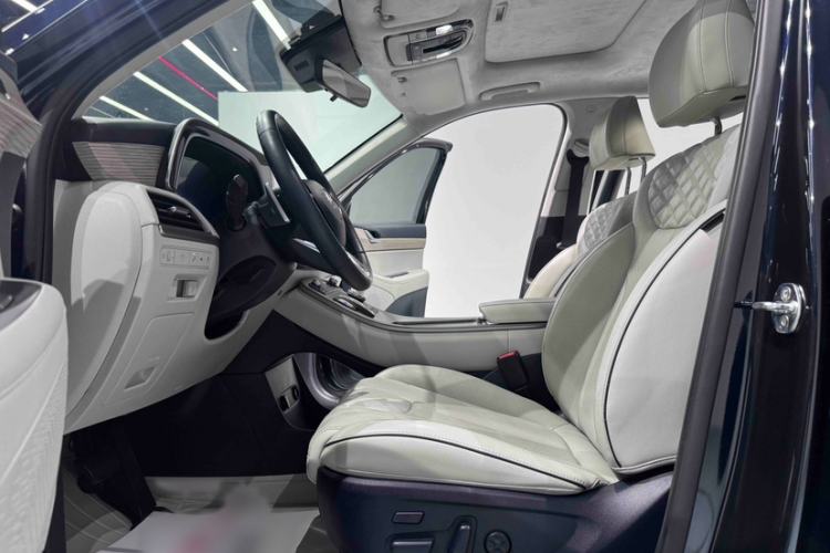 Used Hyundai Palisade 2021 3.5L Automatic 4x4 GLS Interior 1