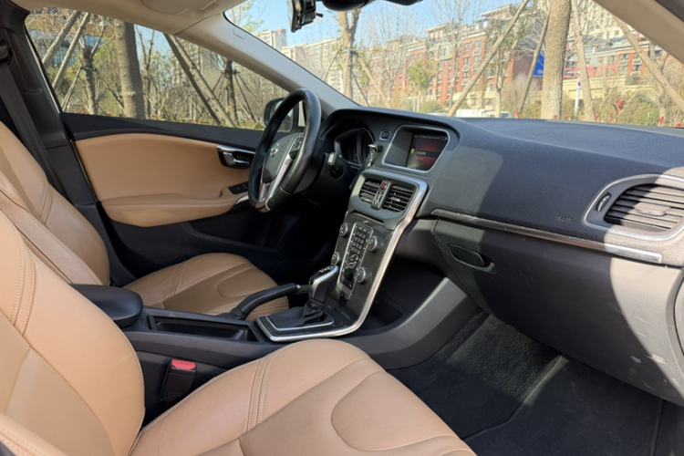 Used Volvo V40 2018 T3 Zhiyi Edition