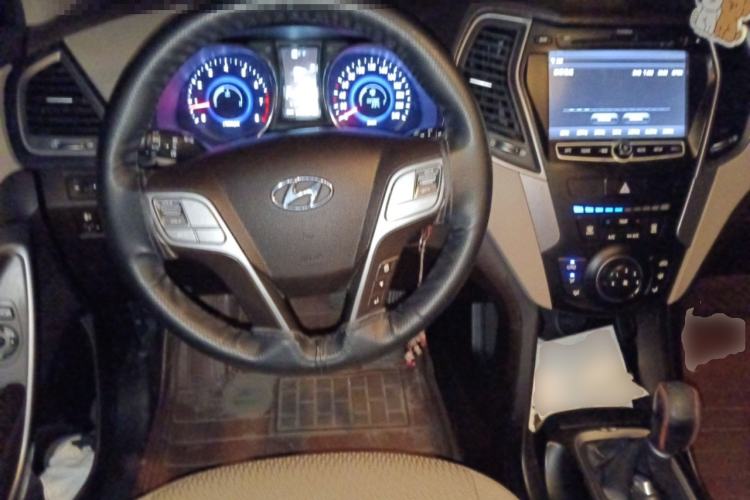 Used Hyundai Santa Fe 2013 2.4L Manual Two-Wheel Drive Comfort Version Steering Wheel