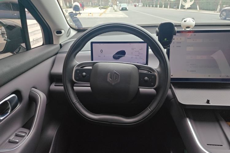 Used Leapmotor C16 2026 Extended-Range 280 LiDAR Zhizun Edition 5 Seats Steering Wheel