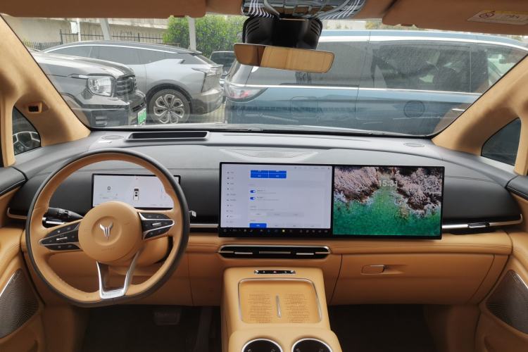 Used VOYAH Dream 2025 PHEV Four-Wheel-Drive Flagship Kunpeng Edition Center Console