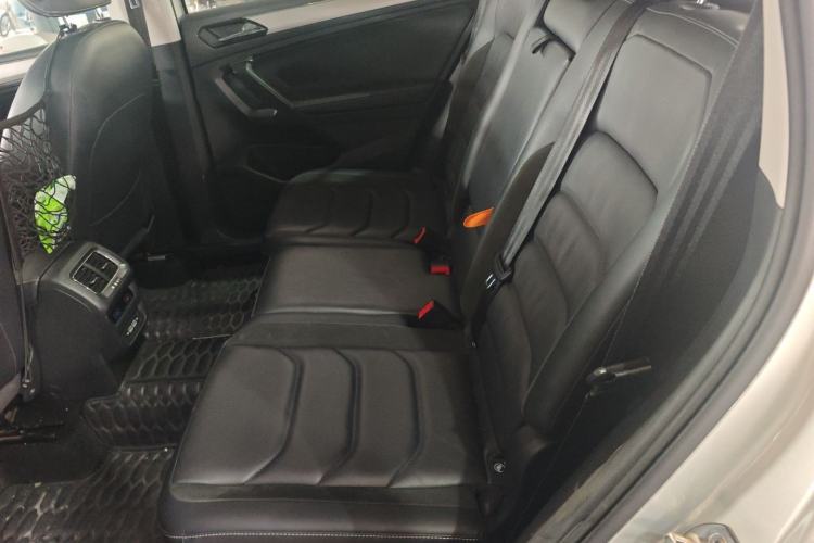 Used Volkswagen Tiguan L 2019 Updated Version 330TSI Automatic Two-Wheel Drive Panoramic Comfort Edition China VI Standard Left Rear Seat