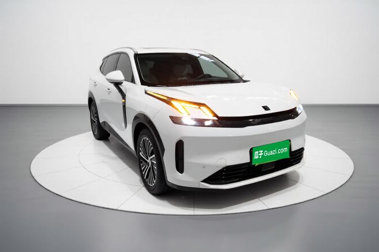 Used Lynk & Co 08 EM-P 2023 120km Long-Range Pro Exterior 1