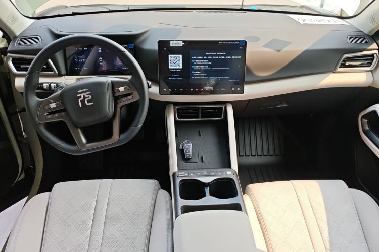 Used BYD Yuan UP 2025 Intelligent Driving Version 401 KM Dynamic Edition Center Console