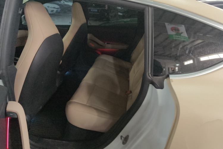 Used Nio ET5 2024 75 kWh Left Rear Seat