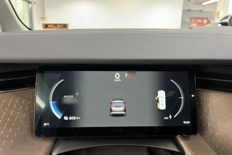 Used Volvo EM90 2025 Ultra Six-Seater
